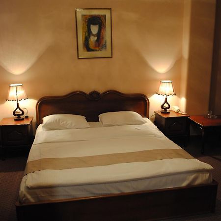 Hotel Sympatia Тбилиси Екстериор снимка