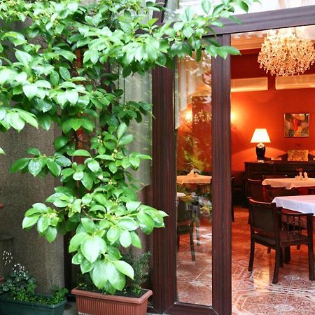 Hotel Sympatia Тбилиси Екстериор снимка