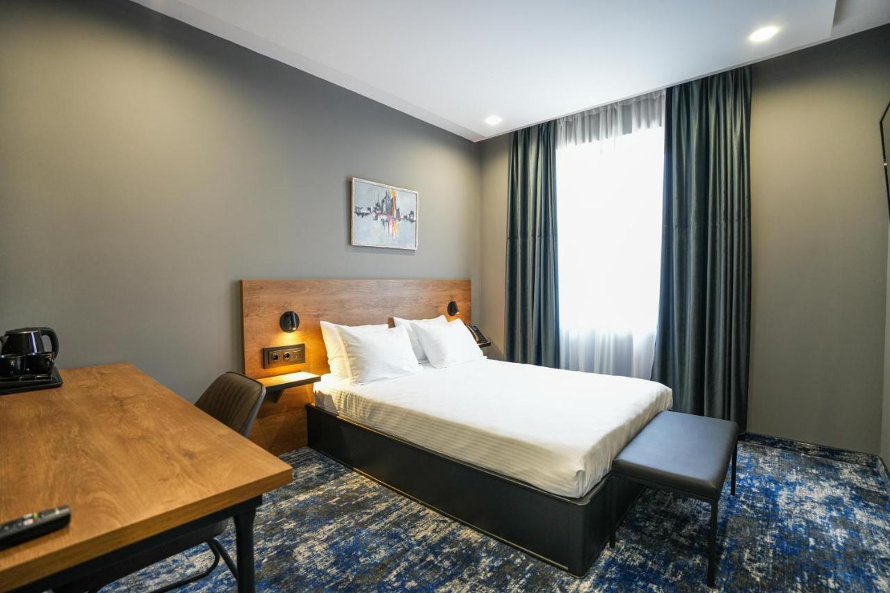 Hotel Sympatia Тбилиси Екстериор снимка