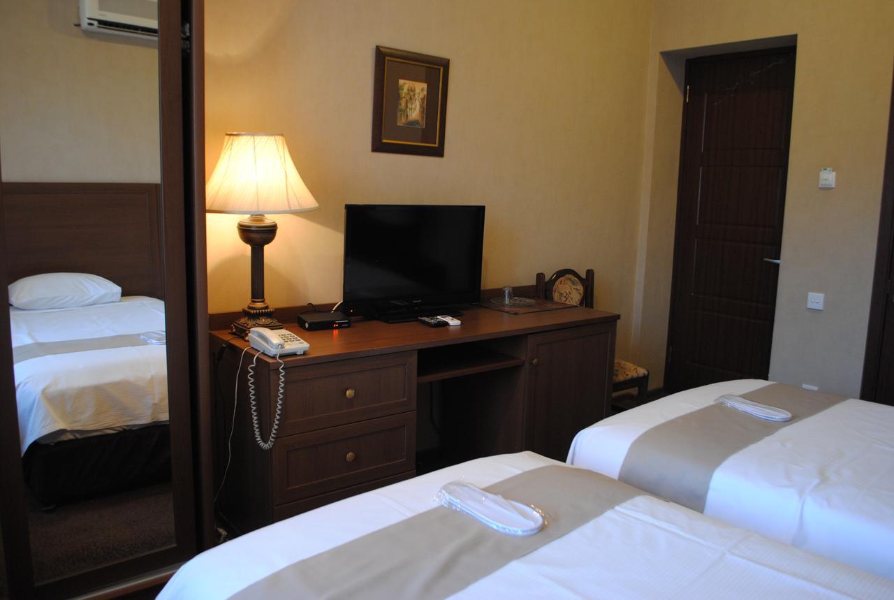 Hotel Sympatia Тбилиси Екстериор снимка