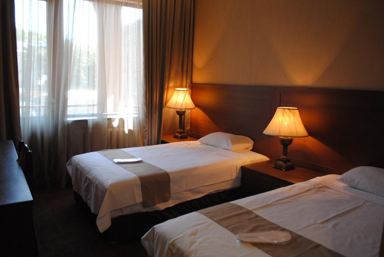 Hotel Sympatia Тбилиси Екстериор снимка