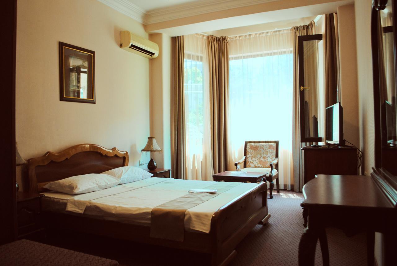 Hotel Sympatia Тбилиси Екстериор снимка