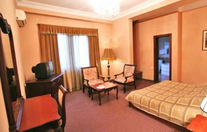 Hotel Sympatia Тбилиси Екстериор снимка
