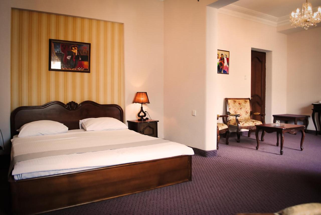 Hotel Sympatia Тбилиси Екстериор снимка