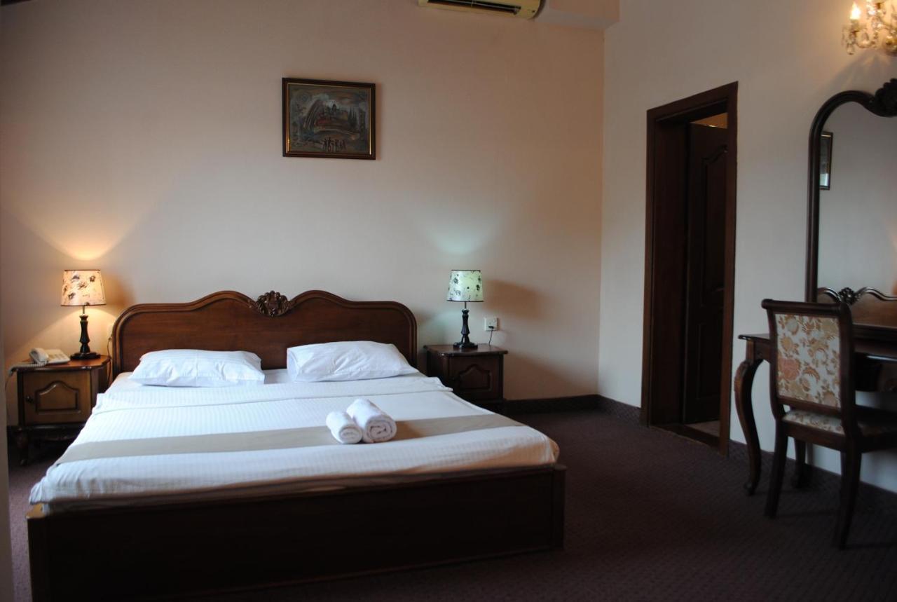 Hotel Sympatia Тбилиси Екстериор снимка