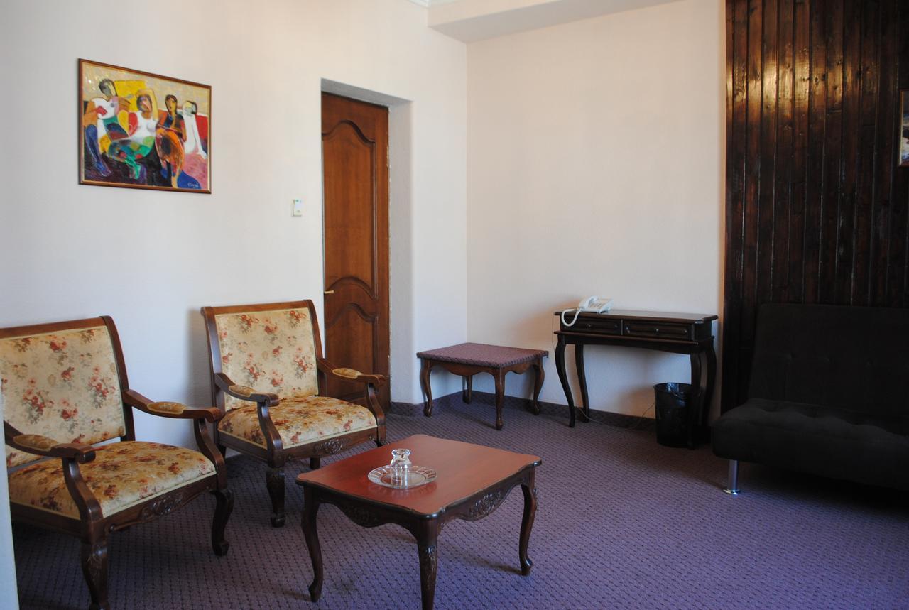 Hotel Sympatia Тбилиси Екстериор снимка