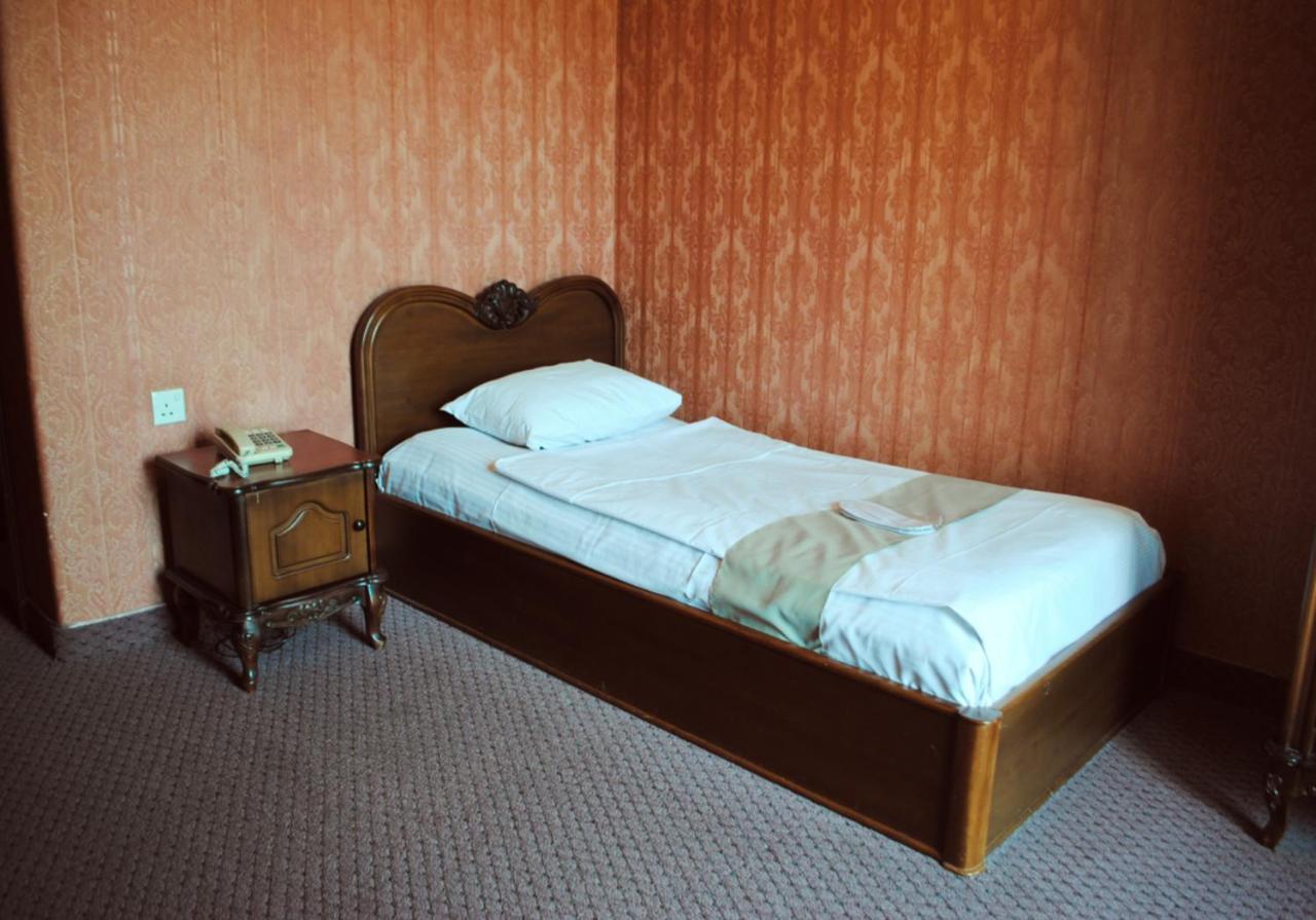Hotel Sympatia Тбилиси Екстериор снимка