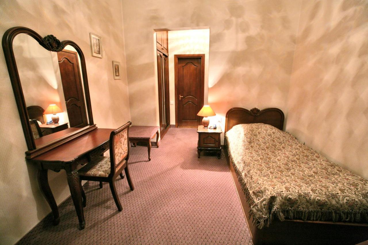 Hotel Sympatia Тбилиси Екстериор снимка